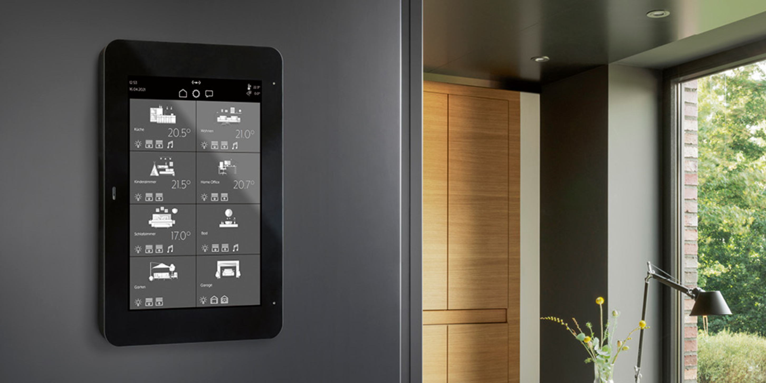 JUNG Smart Panel 8 bei AH-Elektroprojekt GmbH in Erding